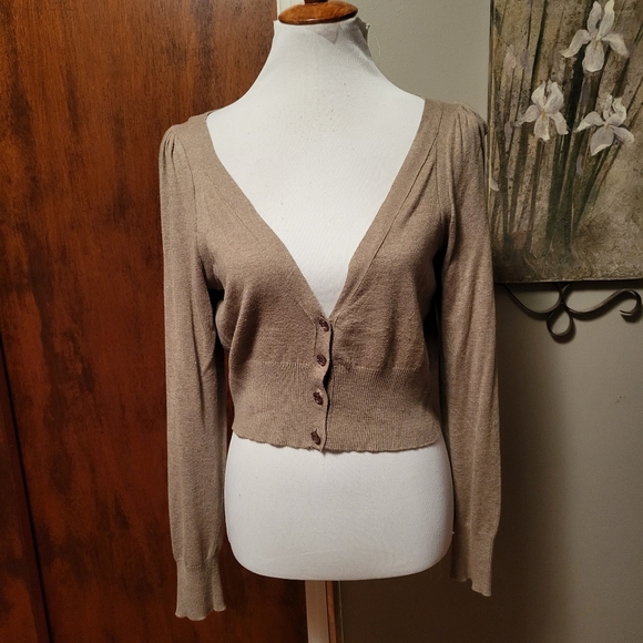 Moth Anthropologie Taupe Crop Buttons Sweater Straps Medium